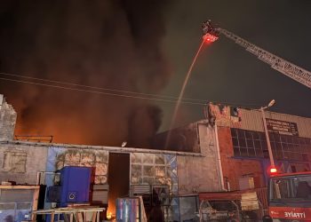 Adana’da ayakkabı üretim fabrikasında yangın