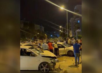 Ankara’da bir otomobil park halindeki araçlara çarptı