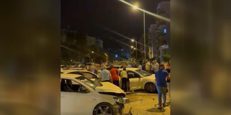 Ankara’da bir otomobil park halindeki araçlara çarptı