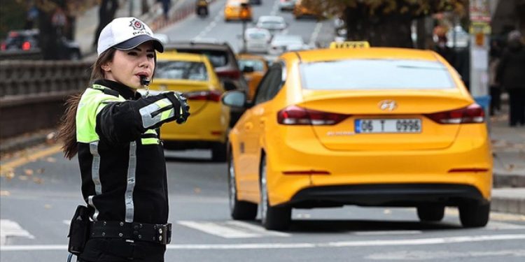 Başkent trafiğine 30 Ağustos düzenlemesi: Bazı yollar kapatılacak