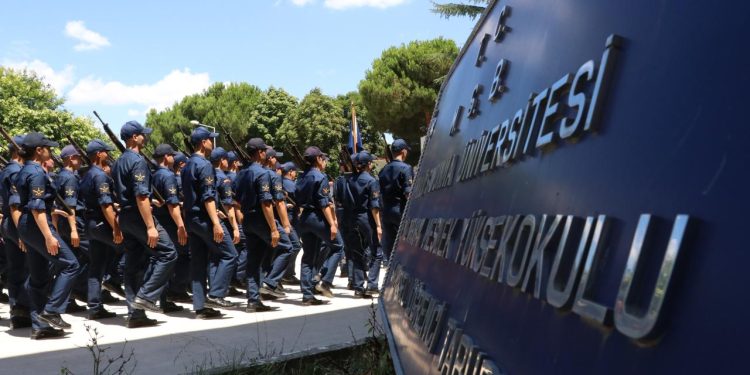 Astsubay adayları “mavi vatanı” korumak için hazırlanıyor
