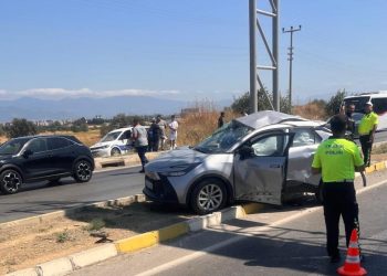 Balıkesir’de kamyon ile otomobil çarpıştı: 1 ölü