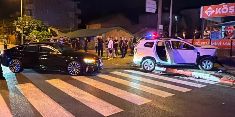 Bartın’da otomobil ile polis aracı çarpıştı