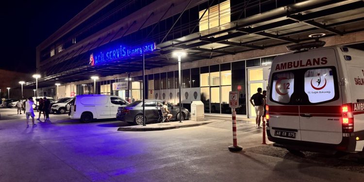 Havuz bakımı sırasında sızan gaz 15 kişiyi hastanelik etti