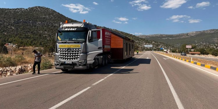 Çekiciyle bungalov taşıyan kişilere 180 bin lira ceza