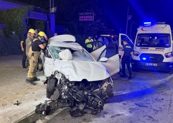 Bursa’da iki otomobilin çarpıştığı kazada 2 kişi öldü, 2 kişi yaralandı