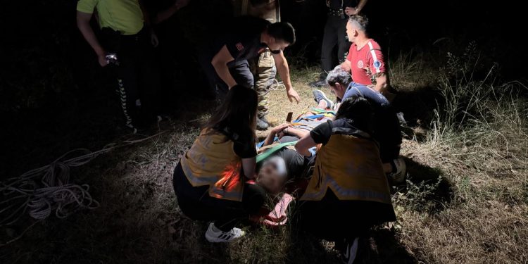 Bursa’da otomobil uçuruma yuvarlandı, sürücü yaralı kurtarıldı