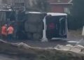 İstanbul’da servis otobüsü devrildi: 15 yaralı
