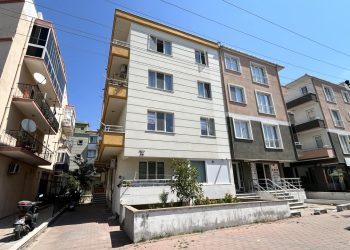 Çanakkale’de binadaki ilaçlamadan zehirlendiği öne sürülen çocuk öldü, anne yoğun bakımda