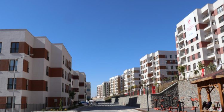 Balıkesir’de depremlerin ardından 305 konut ve 1 iş yeri, yarın sahiplerine teslim edilecek