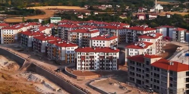 Asrın inşasında Elazığ’da 14 bin 894 bağımsız bölüm inşa edildi