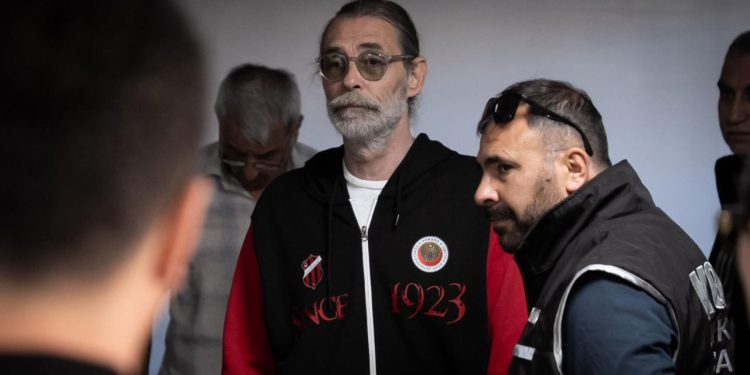Erdal Beşikçioğlu, Etimesgut Belediye Başkanlığından uzaklaştırıldı