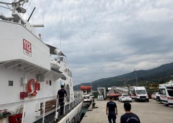 Karadeniz’de su alan ticari gemideki 13 kişi tahliye edildi