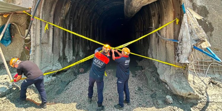 Adana’da içme suyu tünel hattında göçük: 1 ölü, 1 yaralı