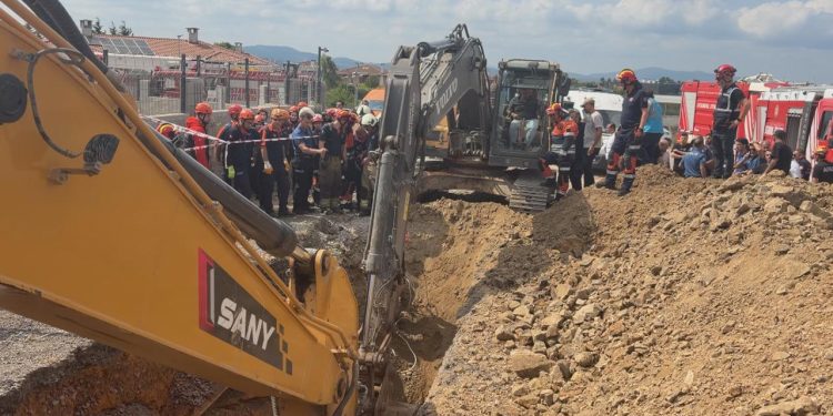 Tuzla’da inşaat alanında göçük meydana geldi