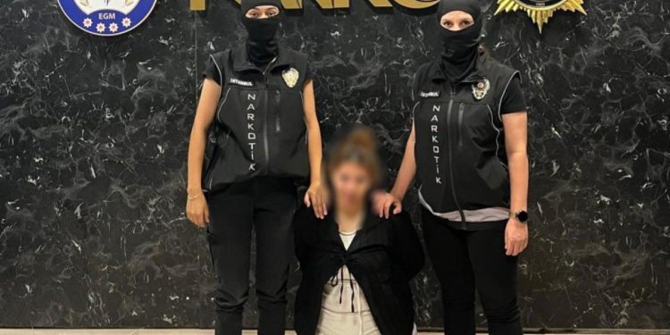 Kırmızı bültenle aranan uyuşturucu şüphelisi İstanbul’da yakalandı
