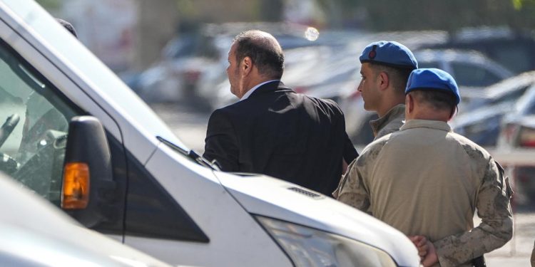 CHP’de, Menderes Belediye Başkanı Çiçek ‘kesin ihraç’ talebiyle disipline sevk edildi