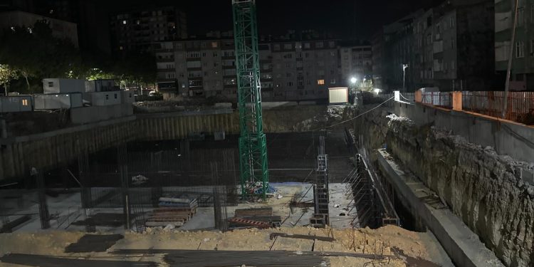 İstanbul’da inşaatta toprak kayması: Yol ulaşıma kapatıldı