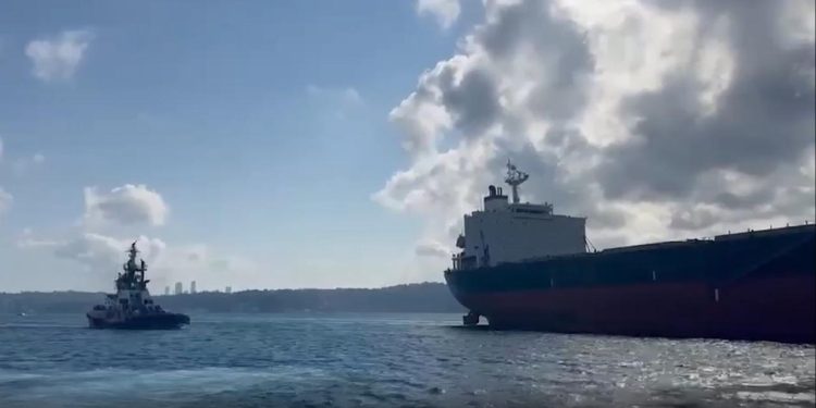 İstanbul Boğazı’nda gemi trafiği çift yönlü askıya alındı