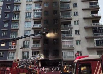 İstanbul’da kafede yangın
