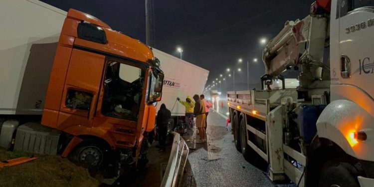 İstanbul’da sağanak nedeniyle kazalar meydana geldi