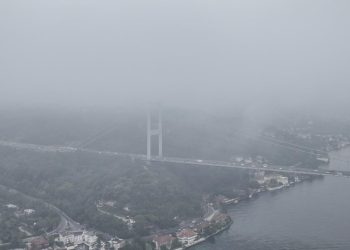 İstanbul Boğazı’nı yoğun sis kapladı