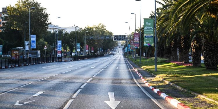 İstanbul’da bazı yollar trafiğe kapatıldı