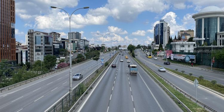 İstanbul’da Zafer Bayramı nedeniyle bazı yollar trafiğe kapatılacak