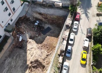 Çekmeköy’de istinat duvarı çöken inşaatın yanındaki 5 katlı bina boşaltıldı
