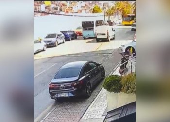 Kağıthane’de minibüsle İETT otobüsü çarpıştı
