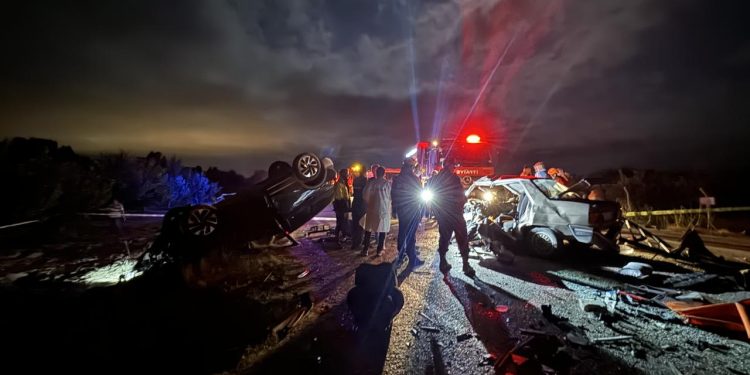 Karaman’da iki otomobil çarpıştı: 1 kişi ölü, 1 kişi yaralı