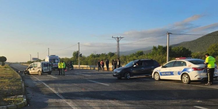 Afyonkarahisar’da feci kaza: 1 ölü, 5 yaralı