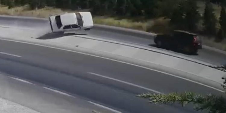 Konya’daki feci kaza kamerada: Otomobil kağıt gibi savruldu