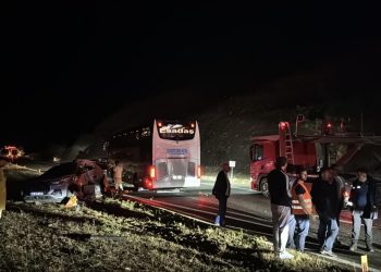Yolcu otobüsü ile SUV tipi araç çarpıştı: 1’i ağır 7 yaralı