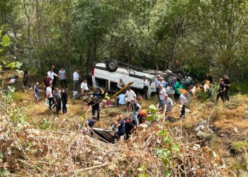 Sivas’ta yolcu minibüsü devrildi: 4 ölü, 10 yaralı