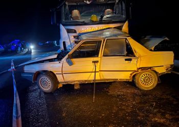 Tır ile otomobil çarpıştı: Karı koca hayatını kaybetti