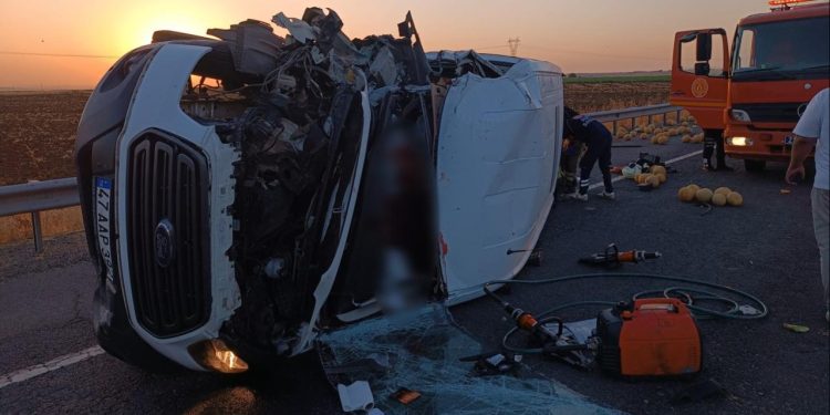 Diyarbakır’da minibüs traktöre arkadan çarptı: 2 ölü, 6 yaralı