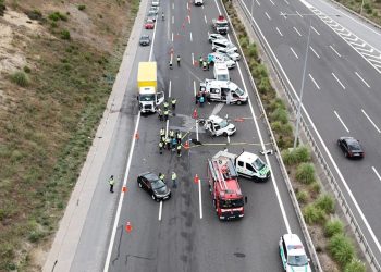 Kuzey Marmara Otoyolu’nda kamyon ile otomobil çarpıştı: Yaralılar var