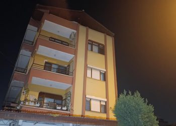 Kocaeli’de 4 katlı bina boşaltıldı