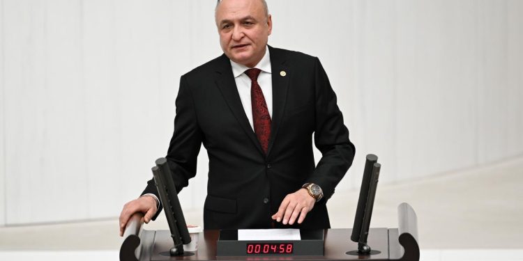 Yeni Parti Gaziantep Milletvekili Meriç bıçaklı saldırıda yaralandı