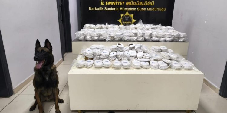 Mersin’de uyuşturucu operasyonu: 3 kilo 490 gram kokain ele