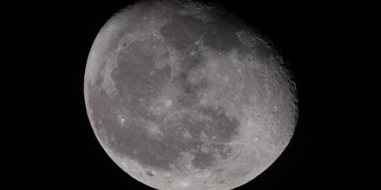 SpaceX roketinin parçası Ay’a çarpmak üzere