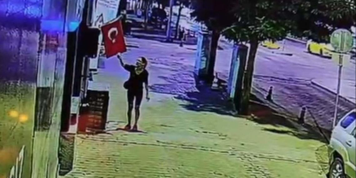 Muğla’da Türk bayrağını yakan şüpheli yakalandı