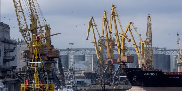 Rusya: Ukrayna’nın ordu için kullandığı Odessa ve İzmail limanlarını vurduk