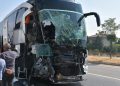 Afyonkarahisar’da yolcu otobüsü kamyonete çarptı: 1 ölü, 15 yaralı