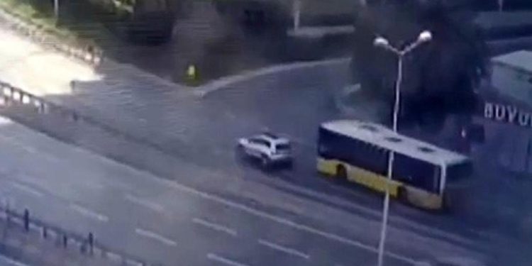 İETT kazasında manevra yapan otomobilin sürücüsü gözaltına alındı