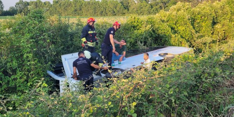Samsun’da halk otobüsü devrildi: 15 yaralı