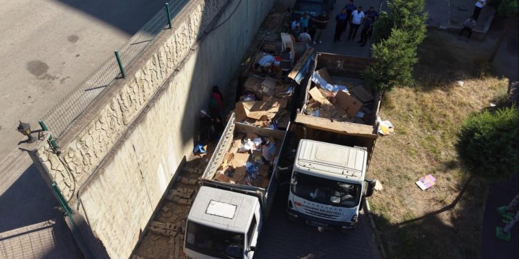 Sitede “çöp” alarmı: 4 kamyon atık temizlendi