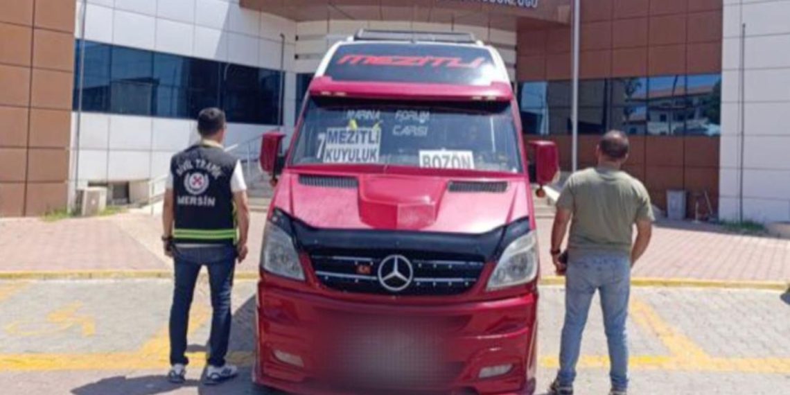 Ters şeritten giden minibüsün sürücüsünün ehliyetine el konuldu