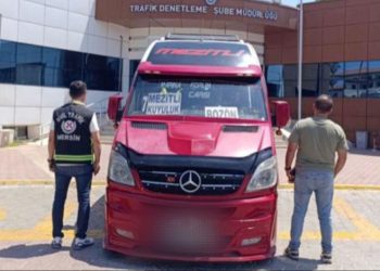 Ters şeritten giden minibüsün sürücüsünün ehliyetine el konuldu